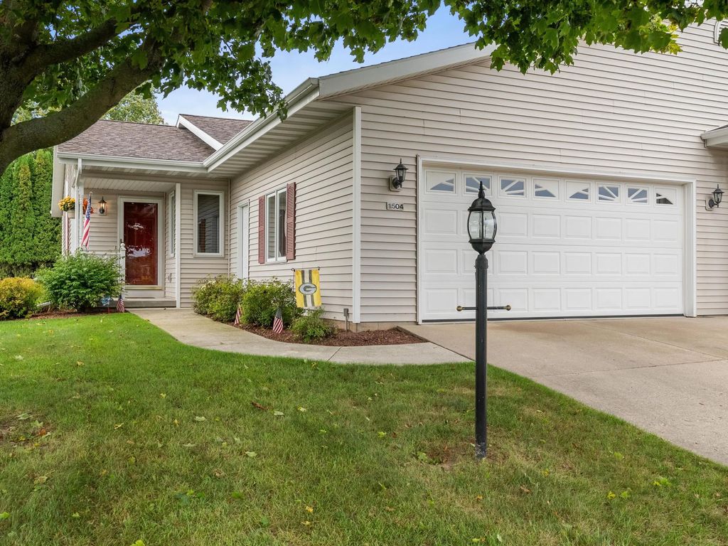 1504 Deer Brook Dr, Two Rivers