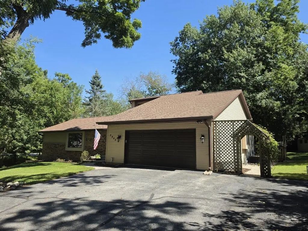 2944 Ridley Rd, Delafield