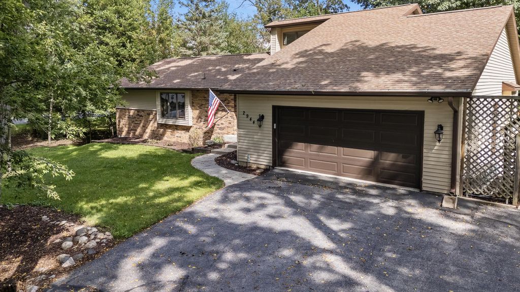 2944 Ridley Rd, Delafield
