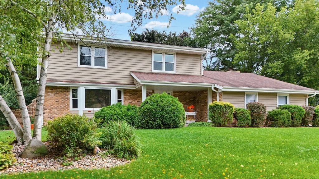 10257 W Spring Green Rd, Greenfield
