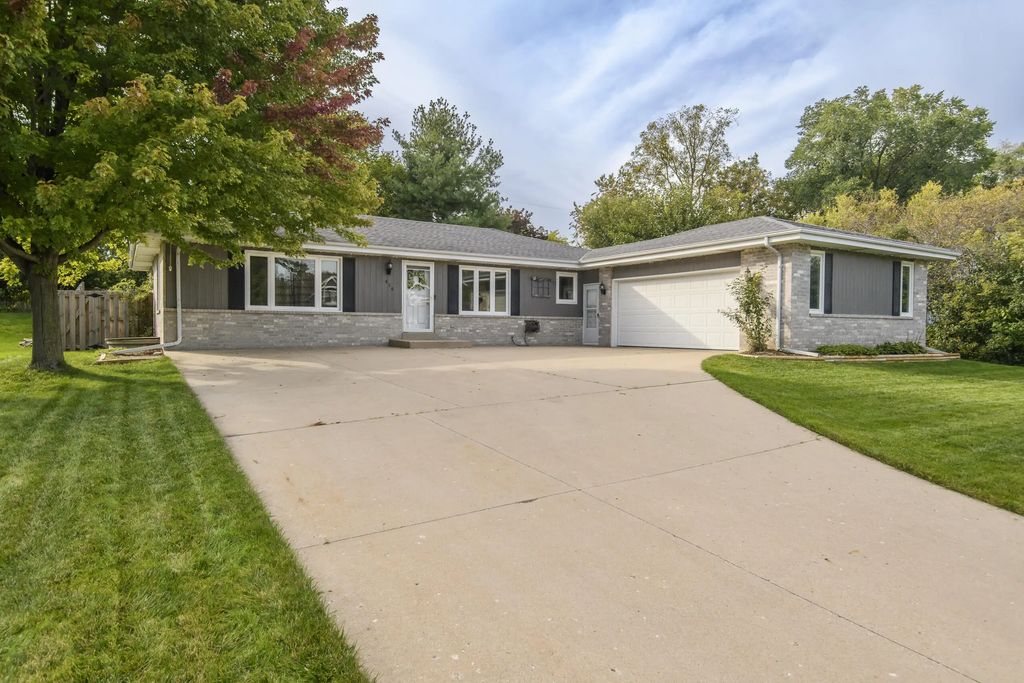 414 Whipple Tree Ln, Waterford