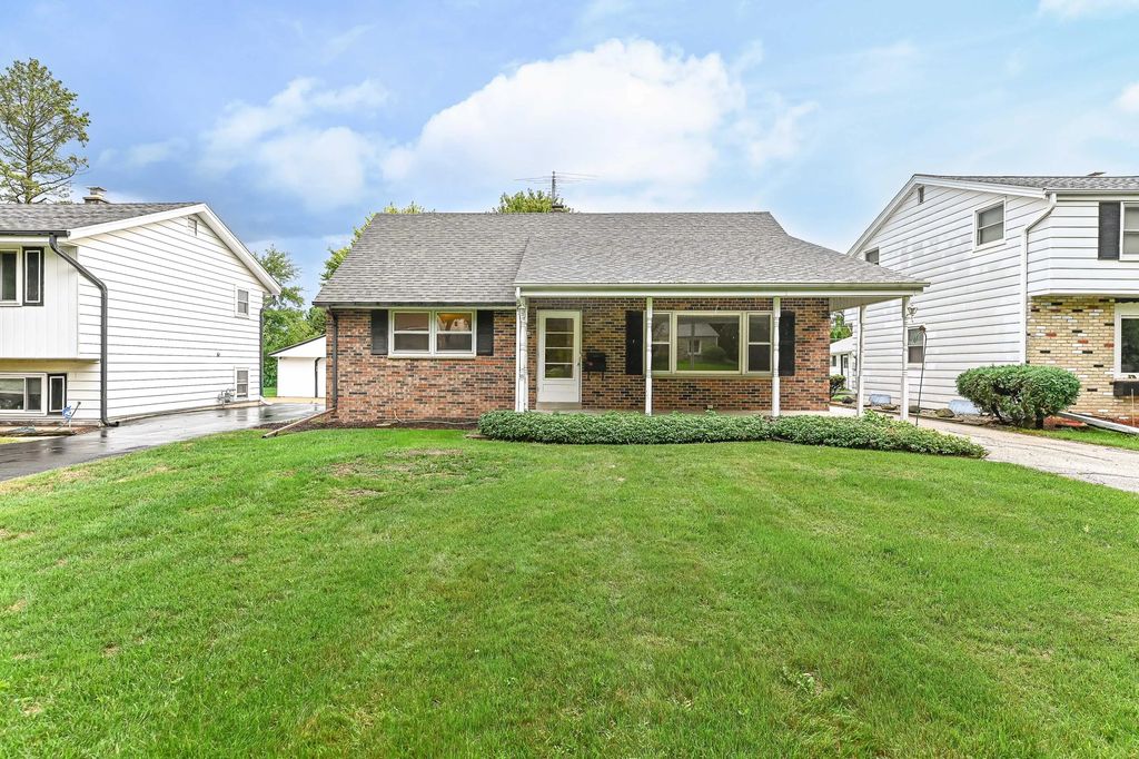 1118 S 124th St, West Allis