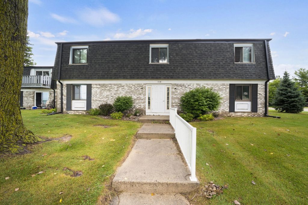 1712 Creek Rd 203, West Bend