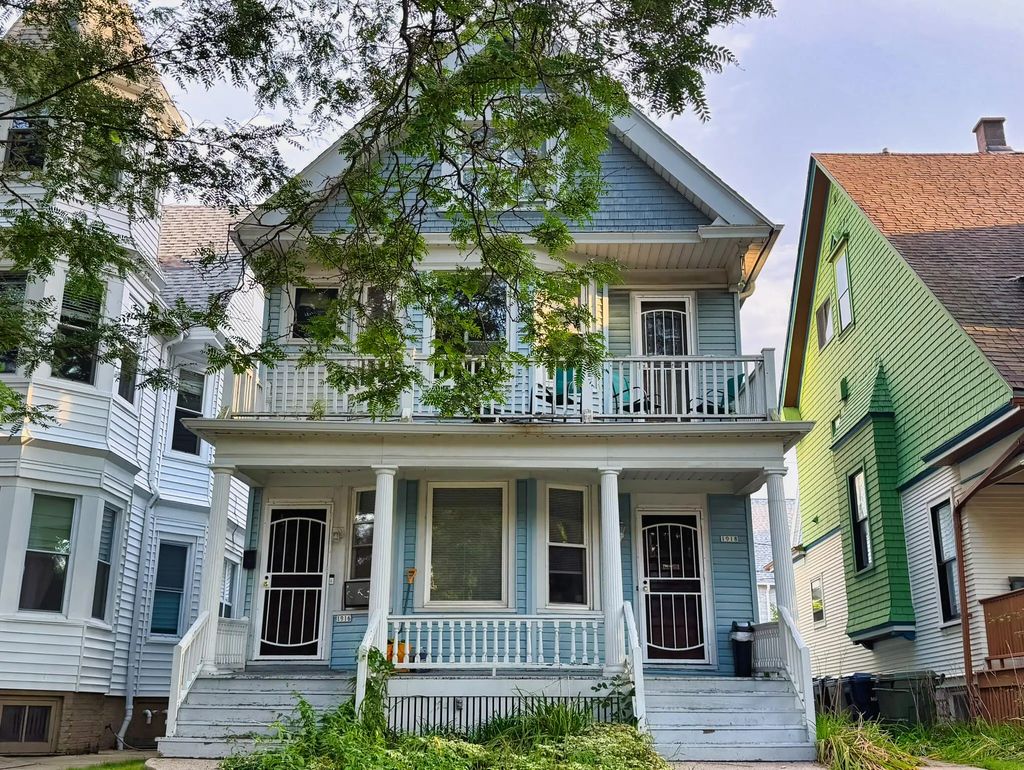 1916 E Webster Pl 1918, 1918a, Milwaukee