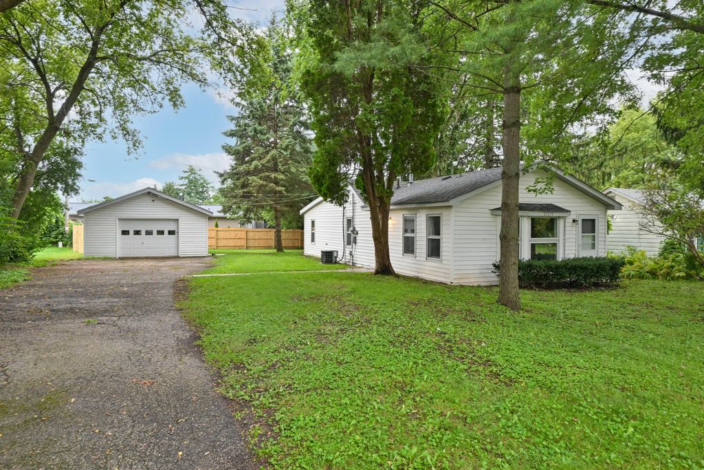 27215 115th St, Salem Lakes