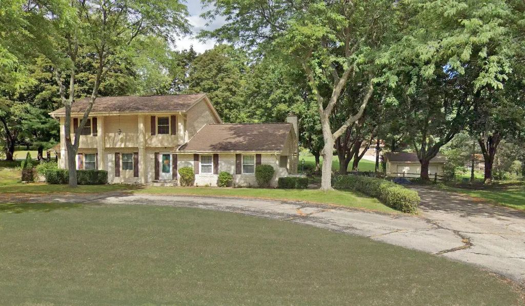 3170 Upper Woodland Dr, Richfield
