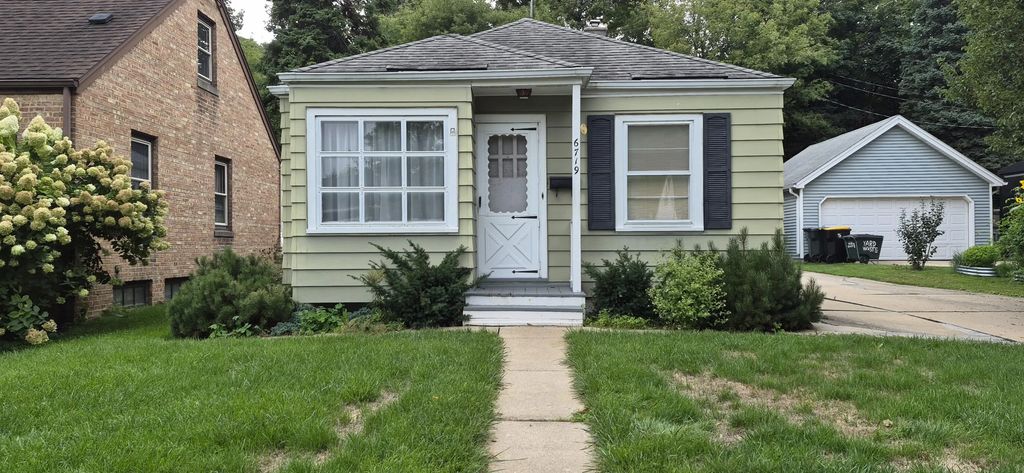 6719 Hillside Ln, Wauwatosa