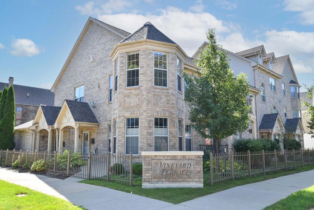 339 W Vine St, Milwaukee