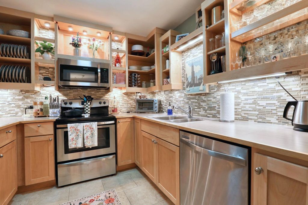 5200 S Tuckaway Blvd 365, Greenfield