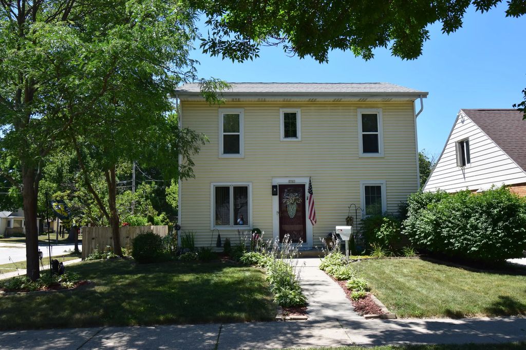 3701 N 97th St, Milwaukee