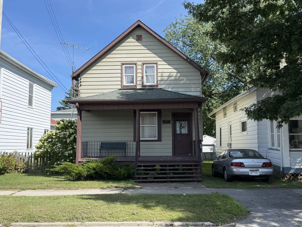 2219 Jefferson St, Two Rivers