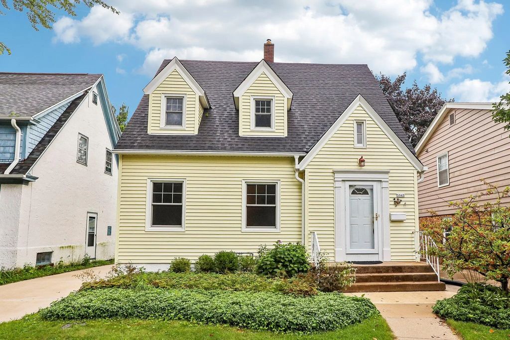 5945 N Shoreland Ave, Whitefish Bay