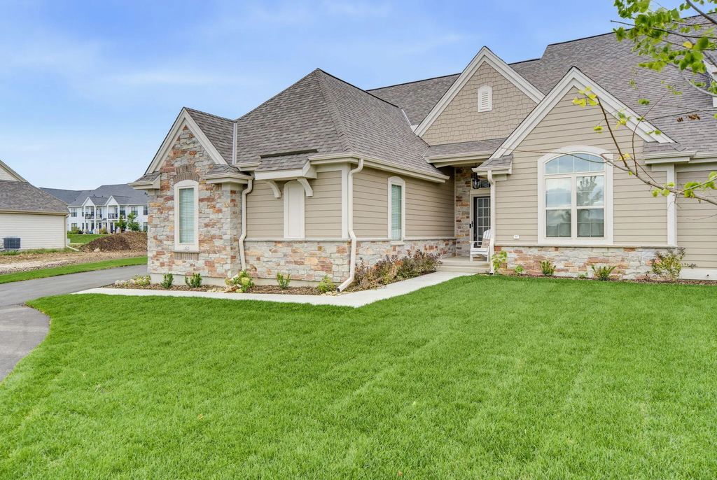 1620 Belmont Ln 26, Oconomowoc