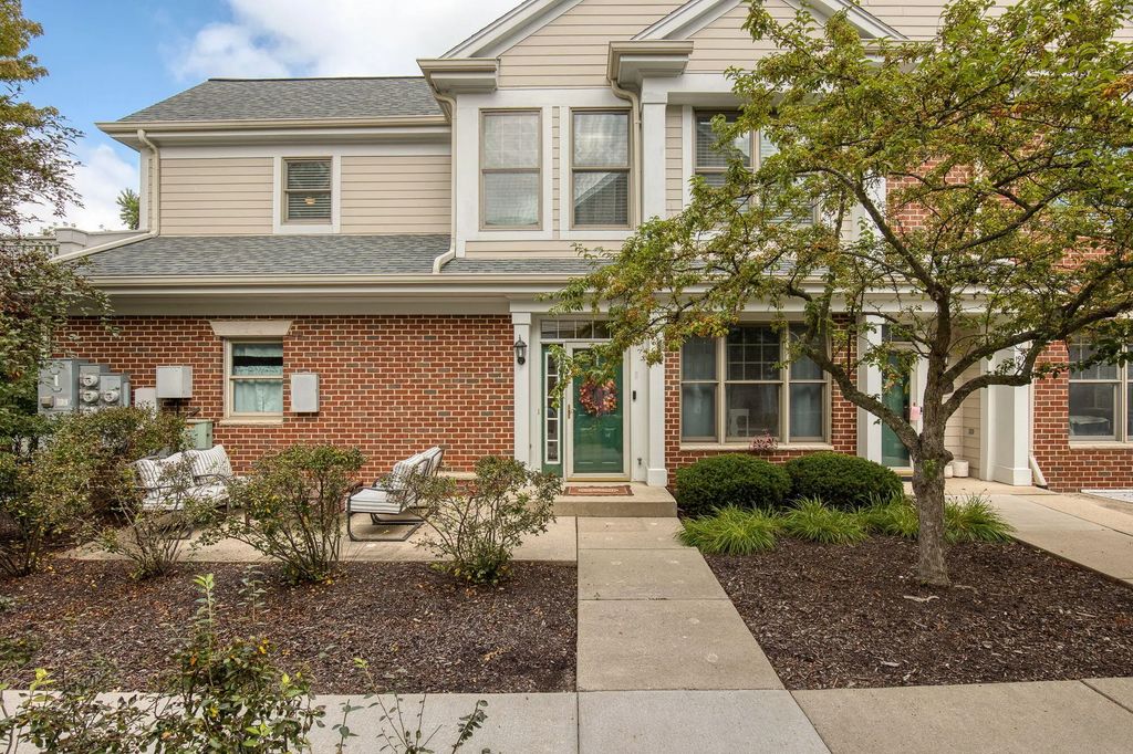 1911 Norhardt Dr, Brookfield