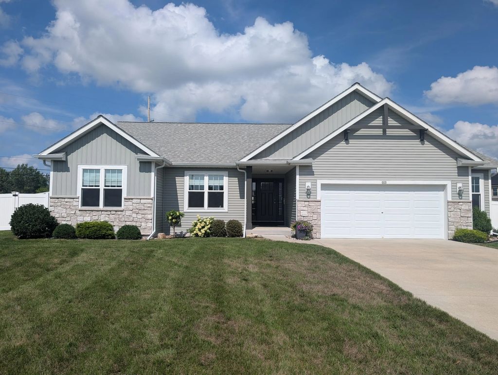 505 Windstone Ct, Watertown