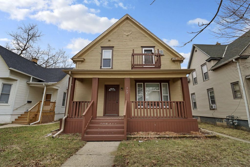937 Grove Ave, Racine