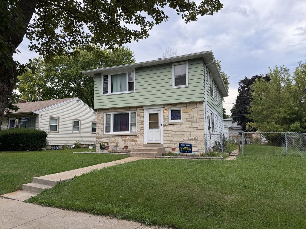 6916 W Villard Ave 6918, Milwaukee