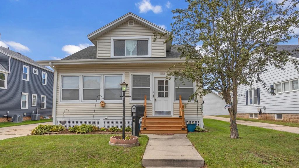 2012 N 19th St, Sheboygan