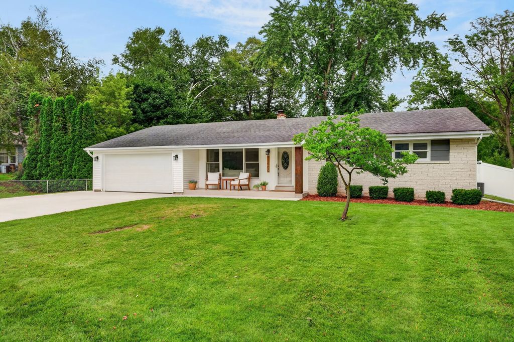 11500 N Buntrock Ave, Mequon