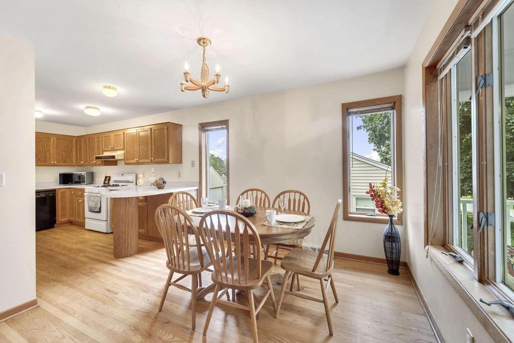 250 N 115th St, Wauwatosa