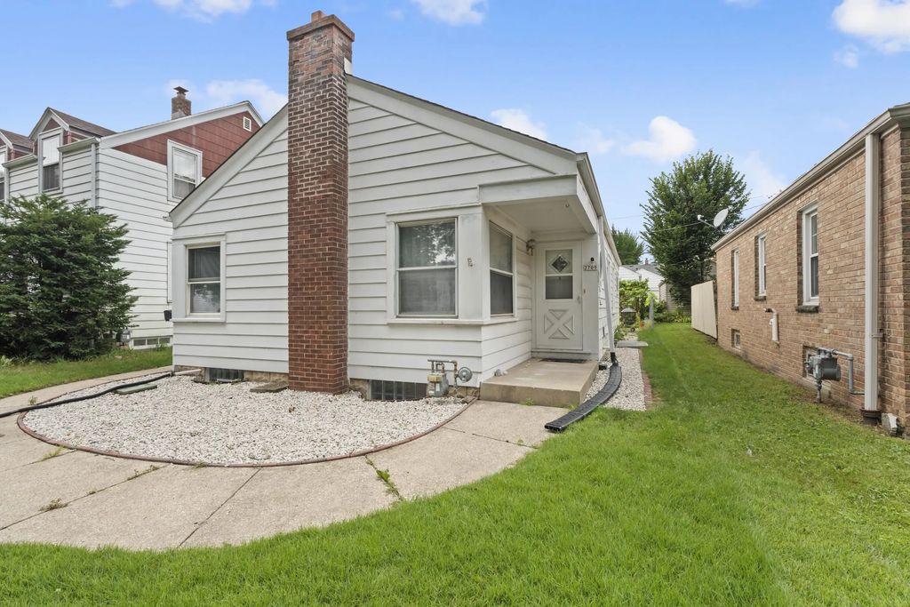 2709 S 47th St, Milwaukee