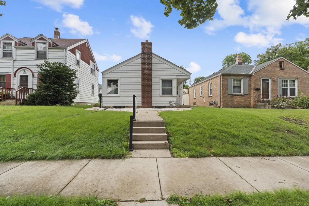 2709 S 47th St, Milwaukee