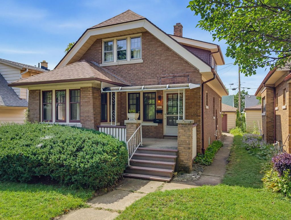 2631 S Linebarger Ter, Milwaukee