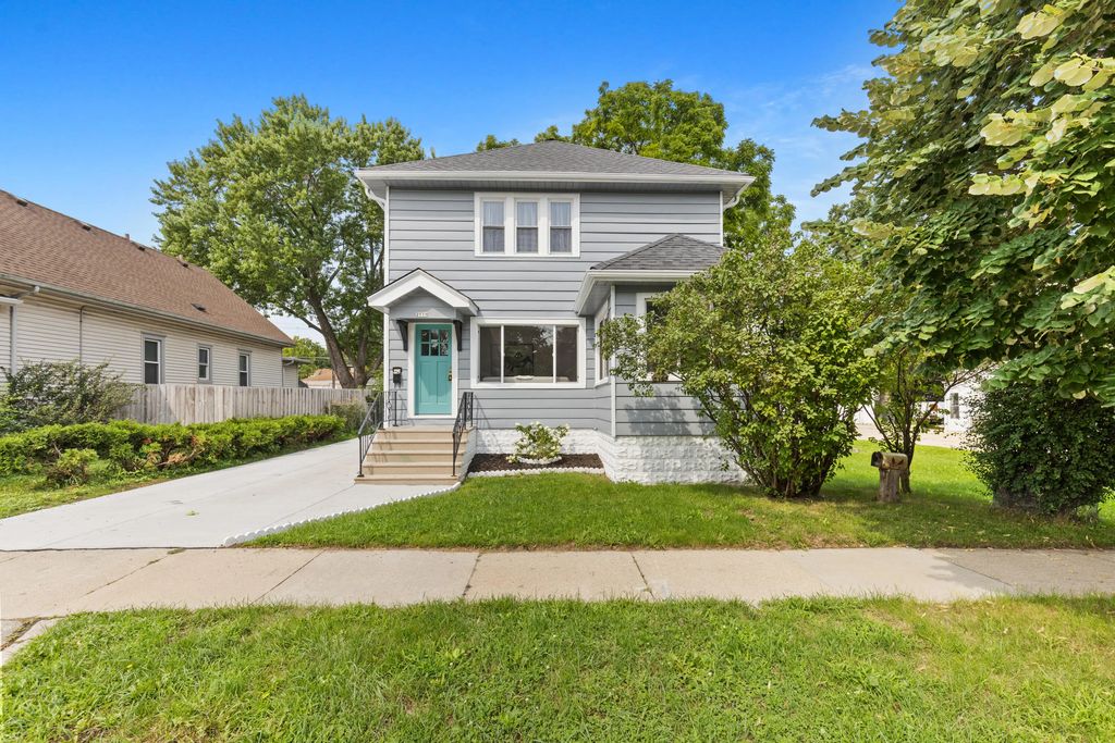 2559 S 84th St, West Allis