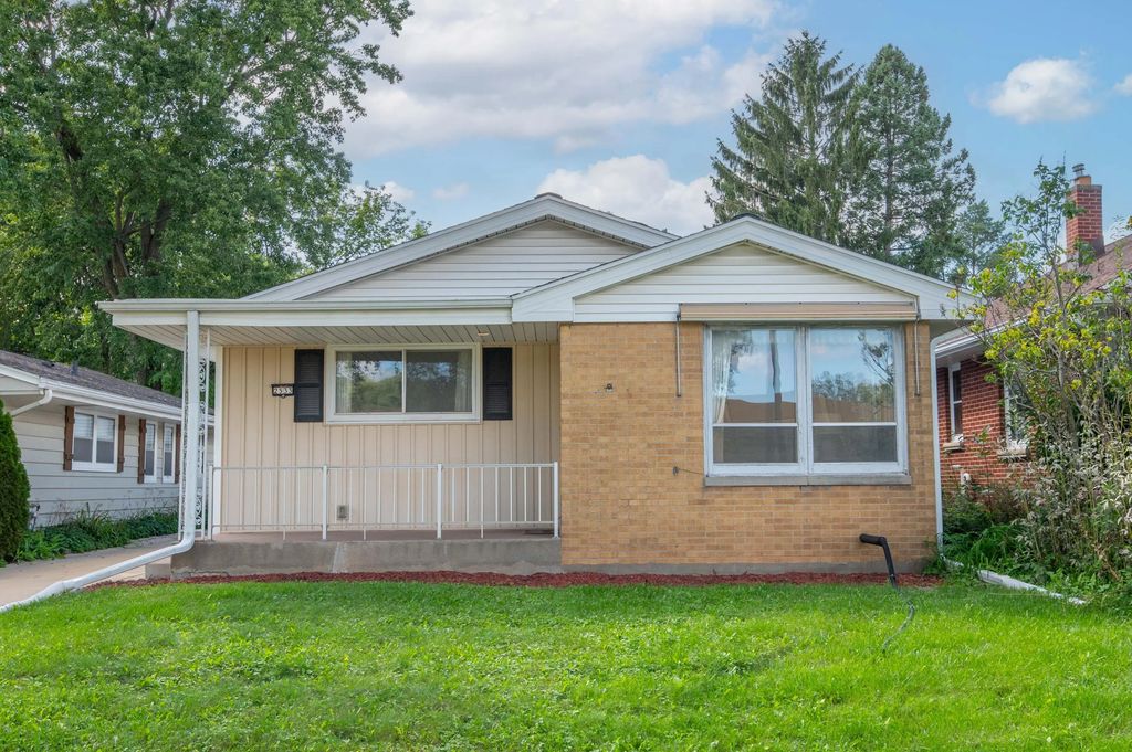 2533 N 113th St, Wauwatosa