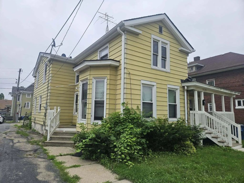 1029 Pearl St, Racine