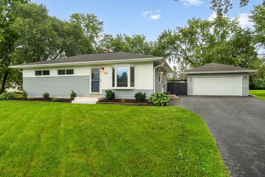 W142n6728 Washington Ave, Menomonee Falls