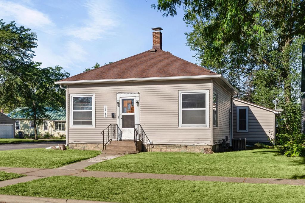1303 Kane St, La Crosse