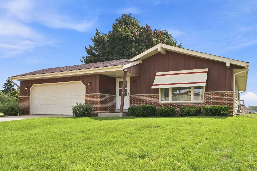 2113 Neptune Cir, Racine