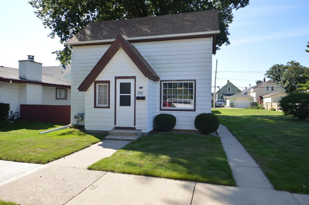 809 Manitoba Ave, South Milwaukee
