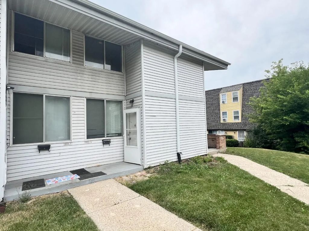8895 N Swan Rd G, Milwaukee