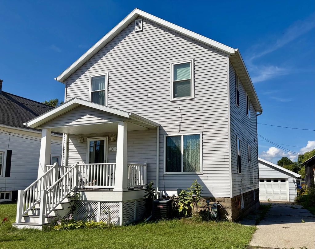 2012 Jackson St, Two Rivers