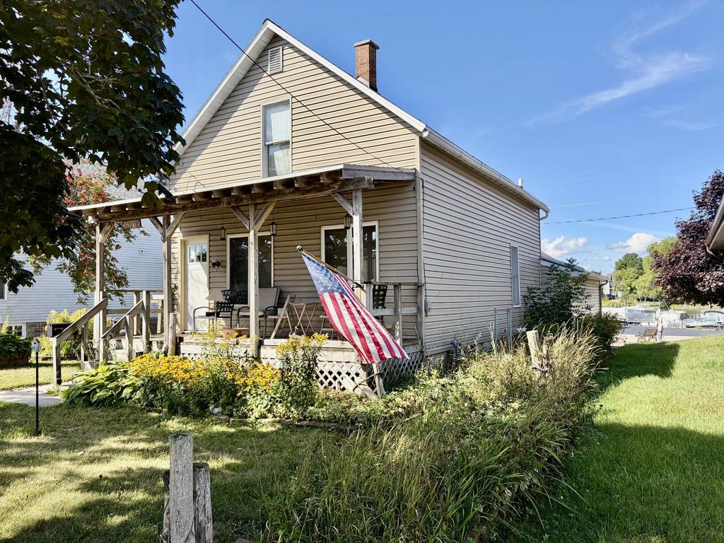 2018 Jackson St, Two Rivers