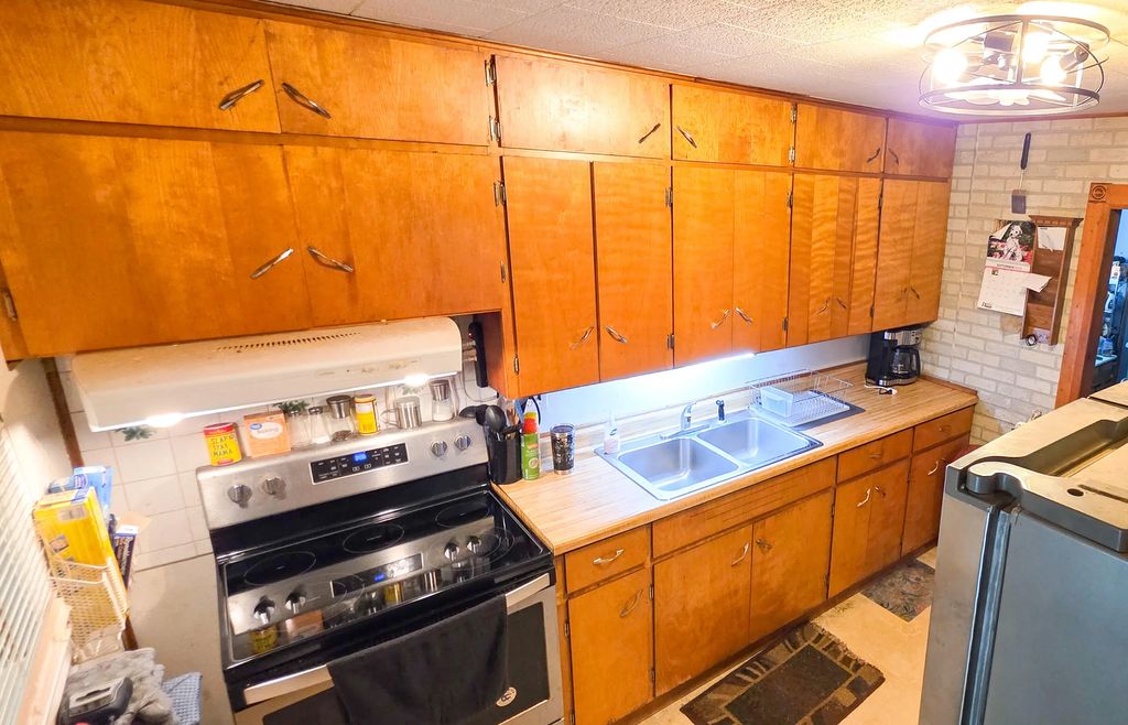 404 S Commercial St, Viola