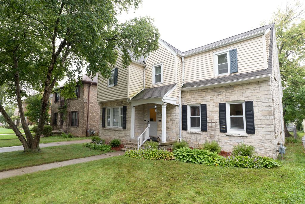 4041 N Bartlett Ave 4043, Shorewood