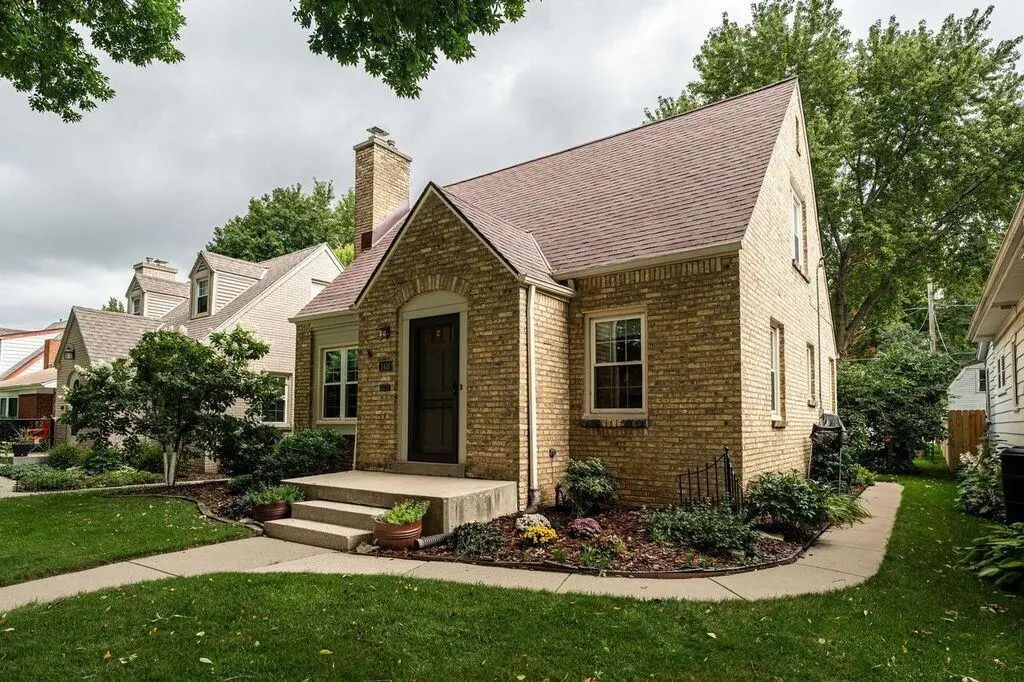 2416 S 79th St, West Allis