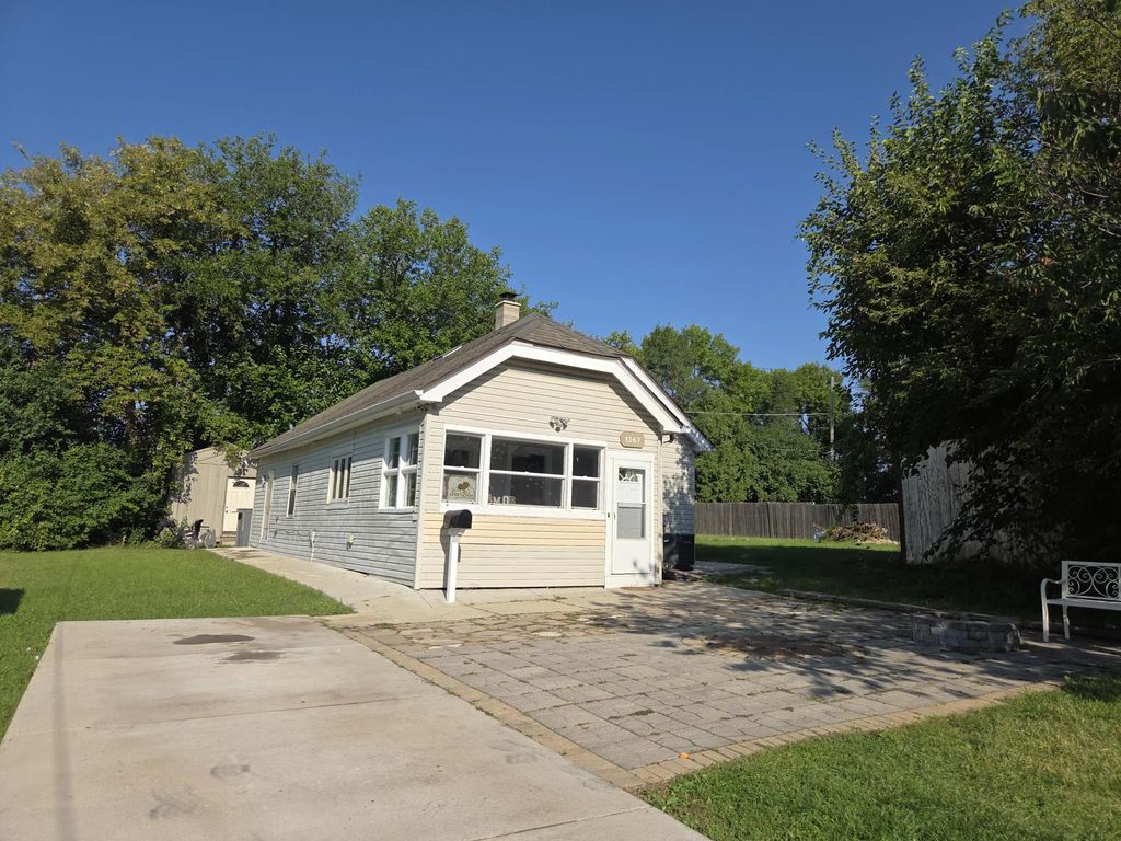 1567 S 100th St, West Allis