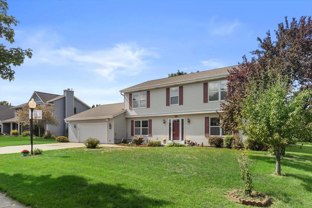 629 Two Rivers Dr, Mukwonago