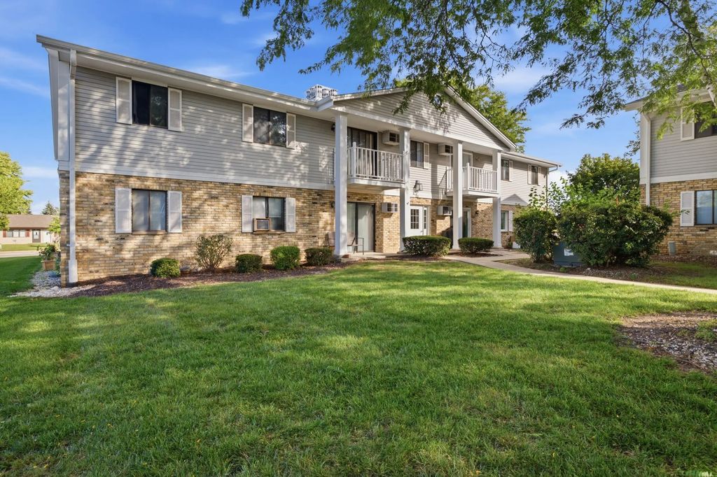 788 S River Rd 6, West Bend