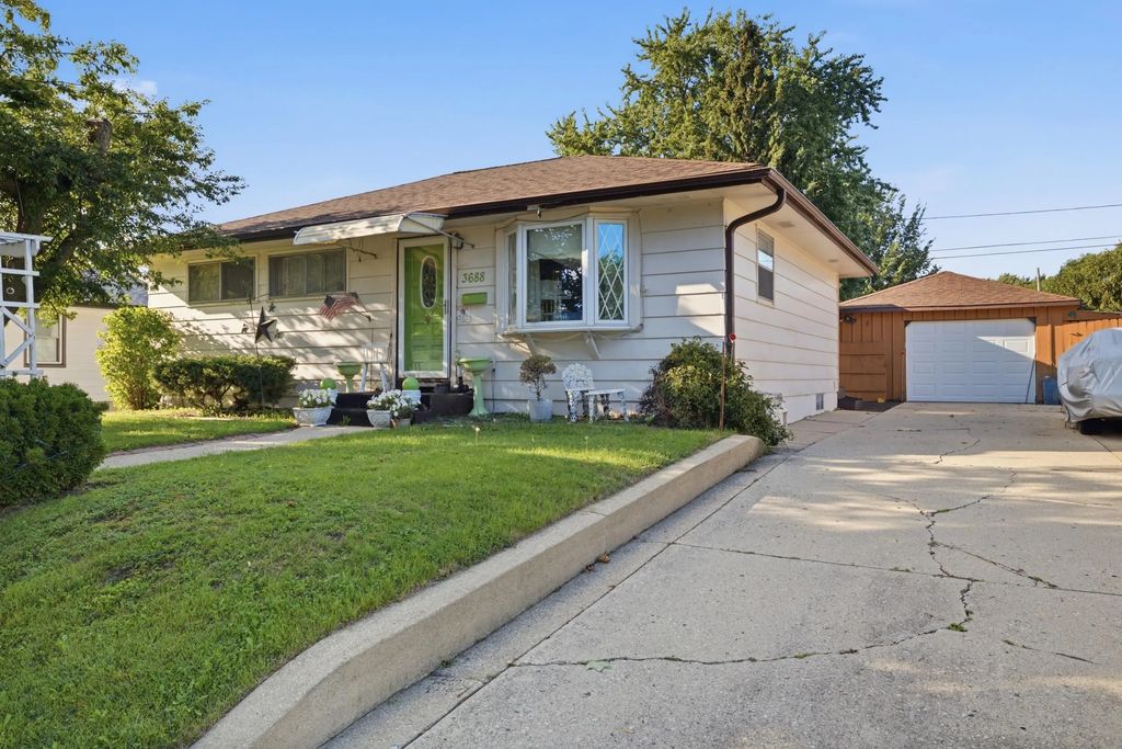 3688 E Klieforth Ave, Cudahy