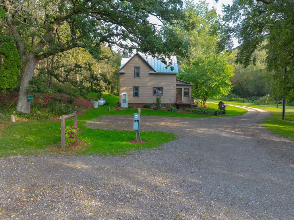 E5450 Cornell Ln, Coon