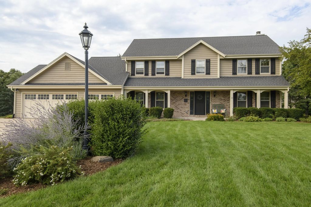 N102w15128 Raintree Ct, Germantown