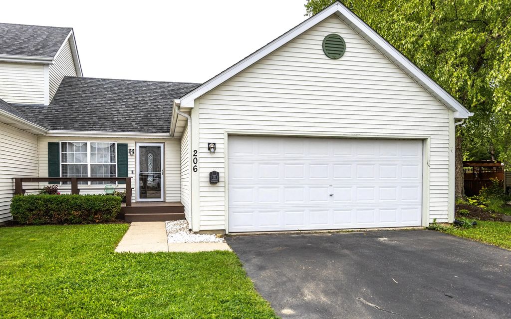 206 Sterling Ct, Genoa City