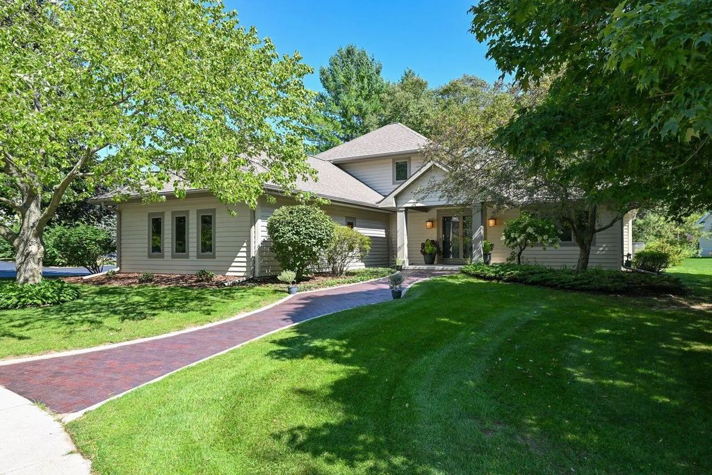960 Woodlake Rd, Kohler