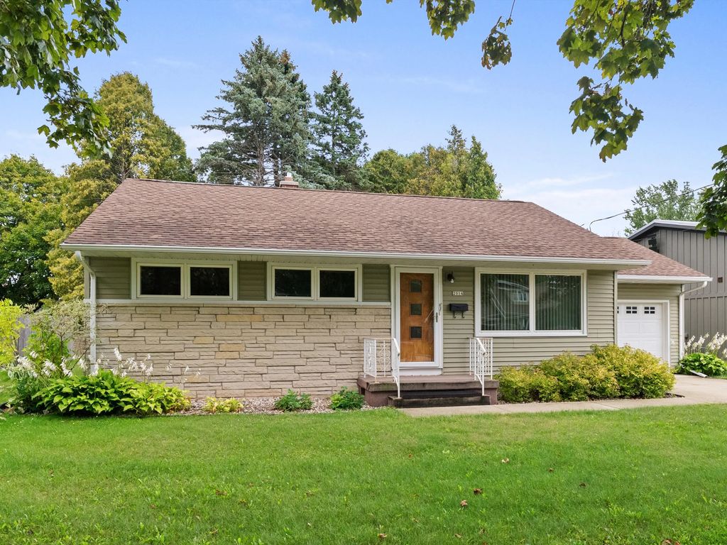 2014 Menasha Ave, Manitowoc