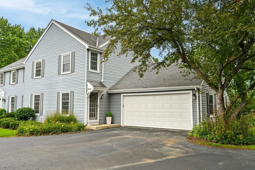 12511 N Woodberry Dr 5, Mequon